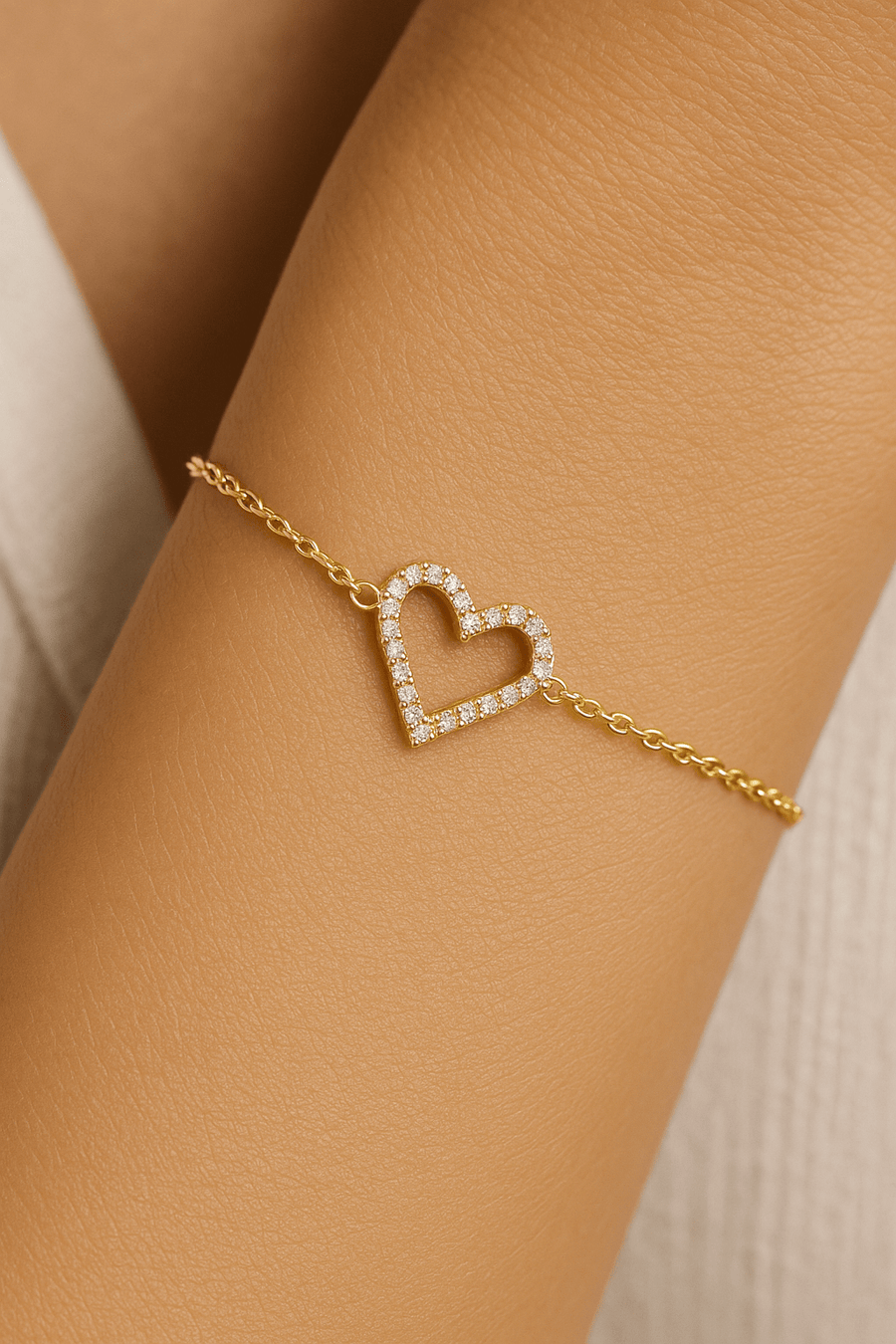 Lab Diamond Heart Bracelet 0.25ct D/VVS in 18k Yellow Gold - After Diamonds